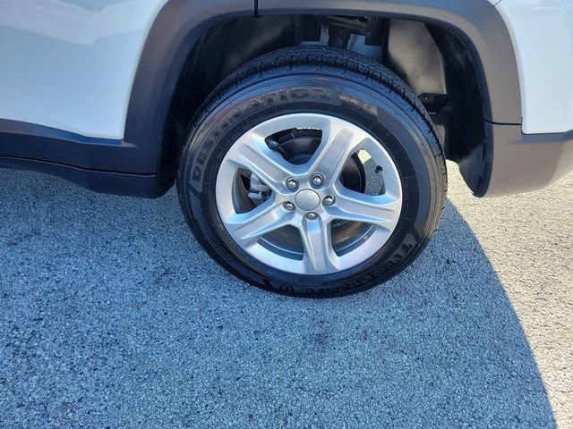 Used 2023 Jeep Compass Sport image 7