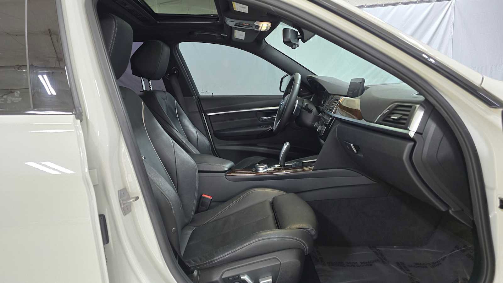 Used 2017 BMW 330e 330e iPerformance image 10