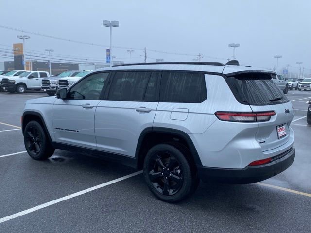 Used 2024 Jeep Grand Cherokee L Altitude image 3