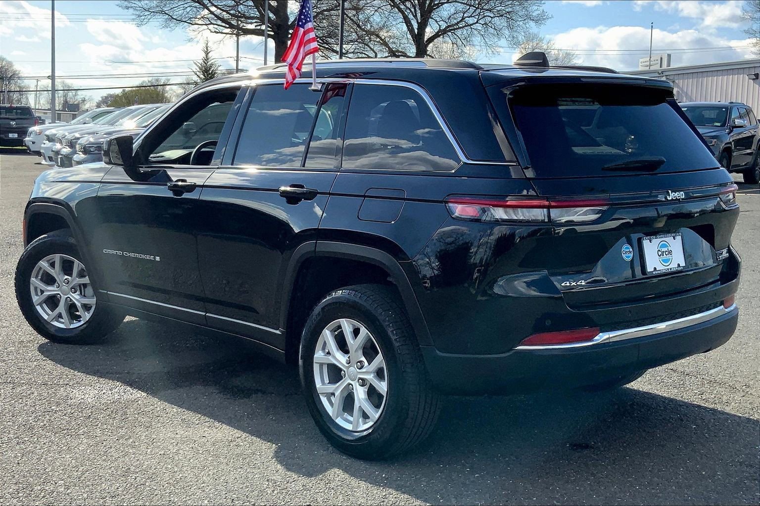Certified 2023 Jeep Grand Cherokee Limited image 11