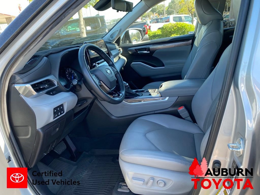 Certified 2021 Toyota Highlander Platinum AWD/4WD image 40