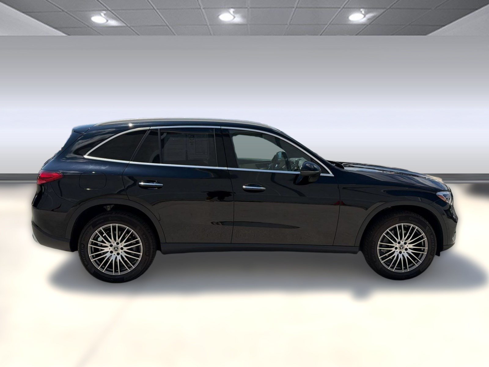 Used 2024 Mercedes-Benz GLC 300 4MATIC image 8