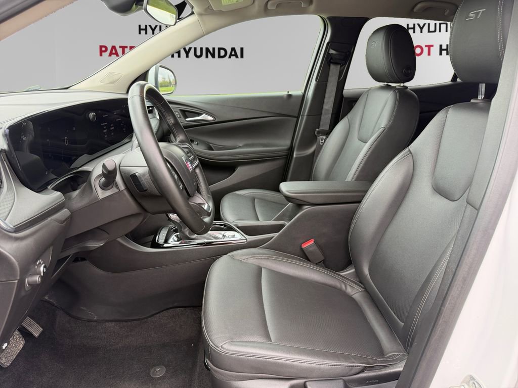 Used 2024 Buick Encore GX Sport Touring FWD image 9