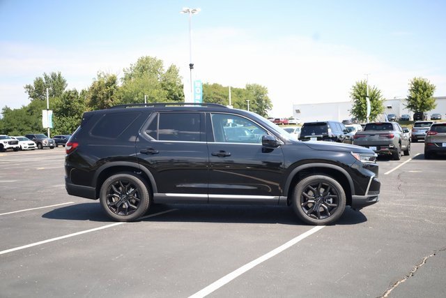 New 2025 Honda Pilot Touring image 3