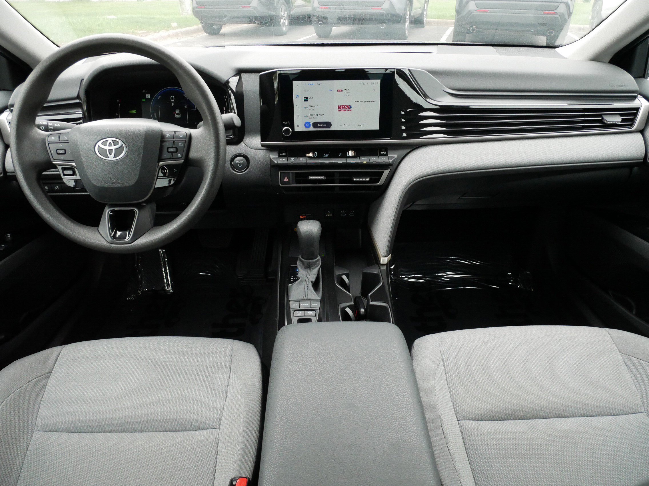 Used 2025 Toyota Camry LE AWD/4WD image 10