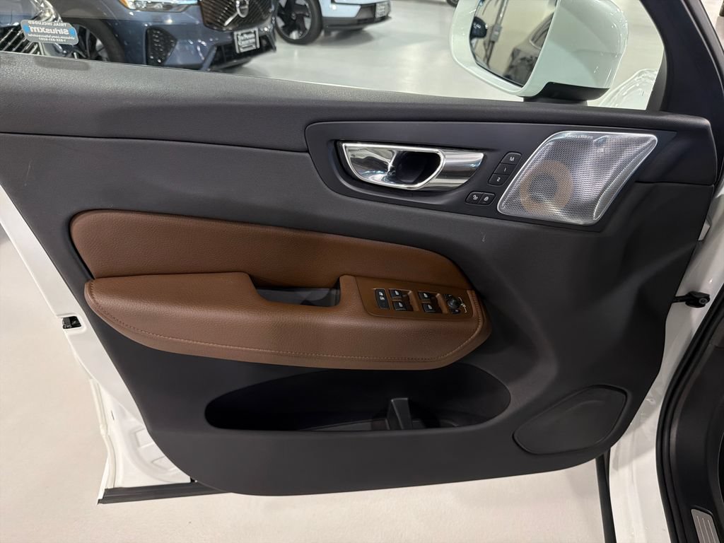 Used 2018 Volvo XC60 T8 Inscription w/ Advanced Package AWD/4WD image 9