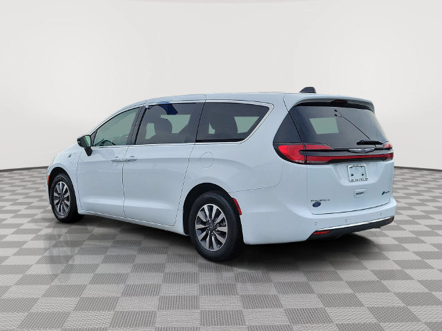 Used 2024 Chrysler Pacifica Limited FWD image 4