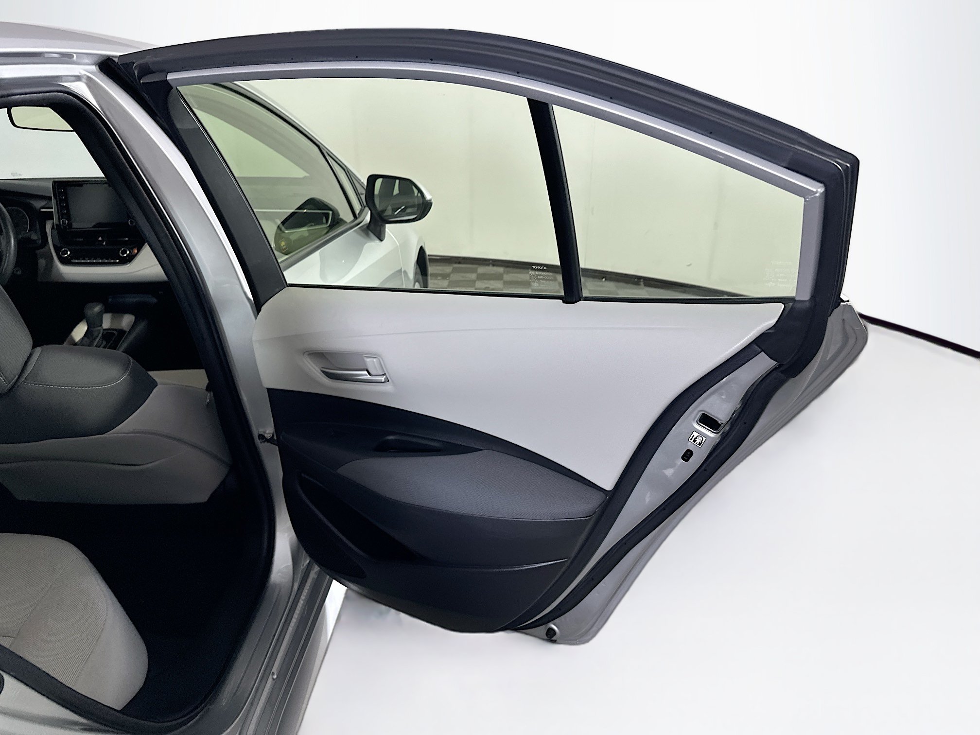 Used 2020 Toyota Corolla LE FWD image 27