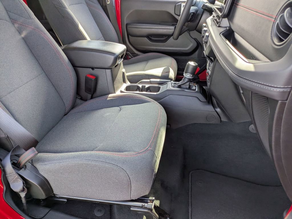 Used 2025 Jeep Wrangler Unlimited Rubicon w/ Convenience Group image 29