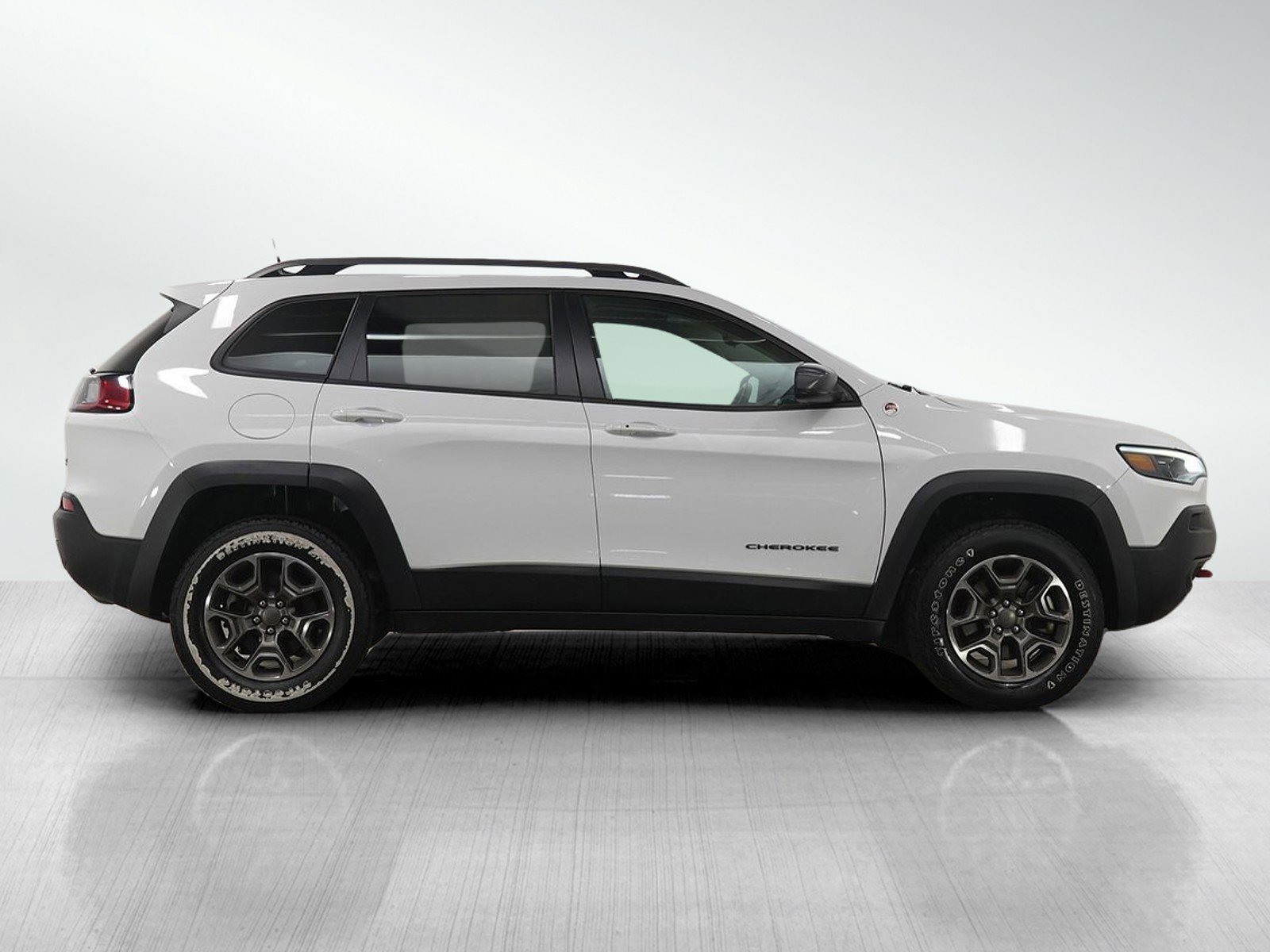Used 2021 Jeep Cherokee Trailhawk image 6