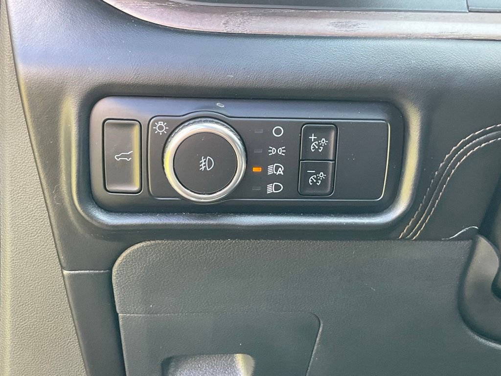 Used 2024 Ford Explorer Platinum w/ Technology Package AWD/4WD image 9