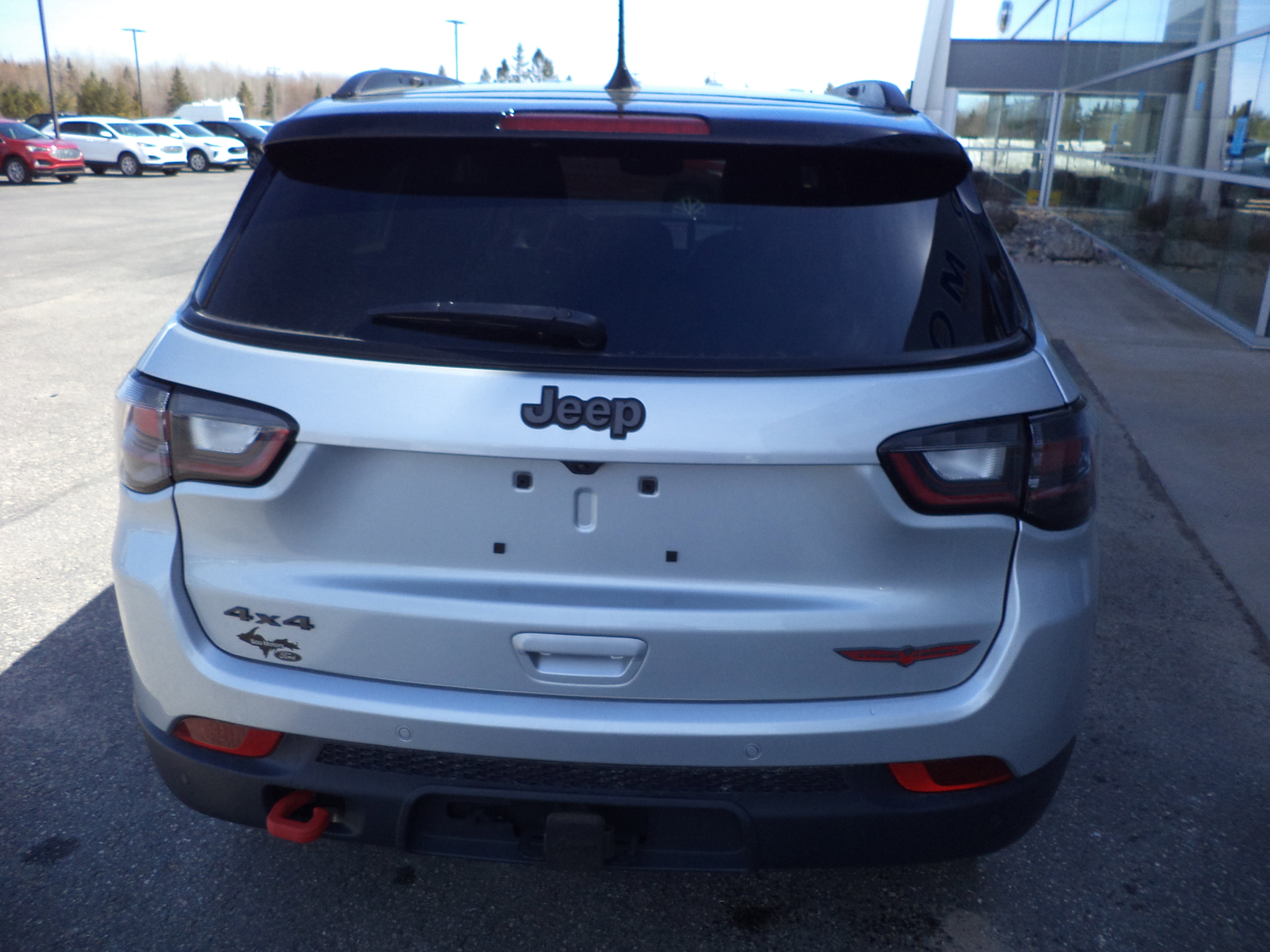Used 2025 Jeep Compass Trailhawk w/ Trailhawk Elite Group AWD/4WD image 5