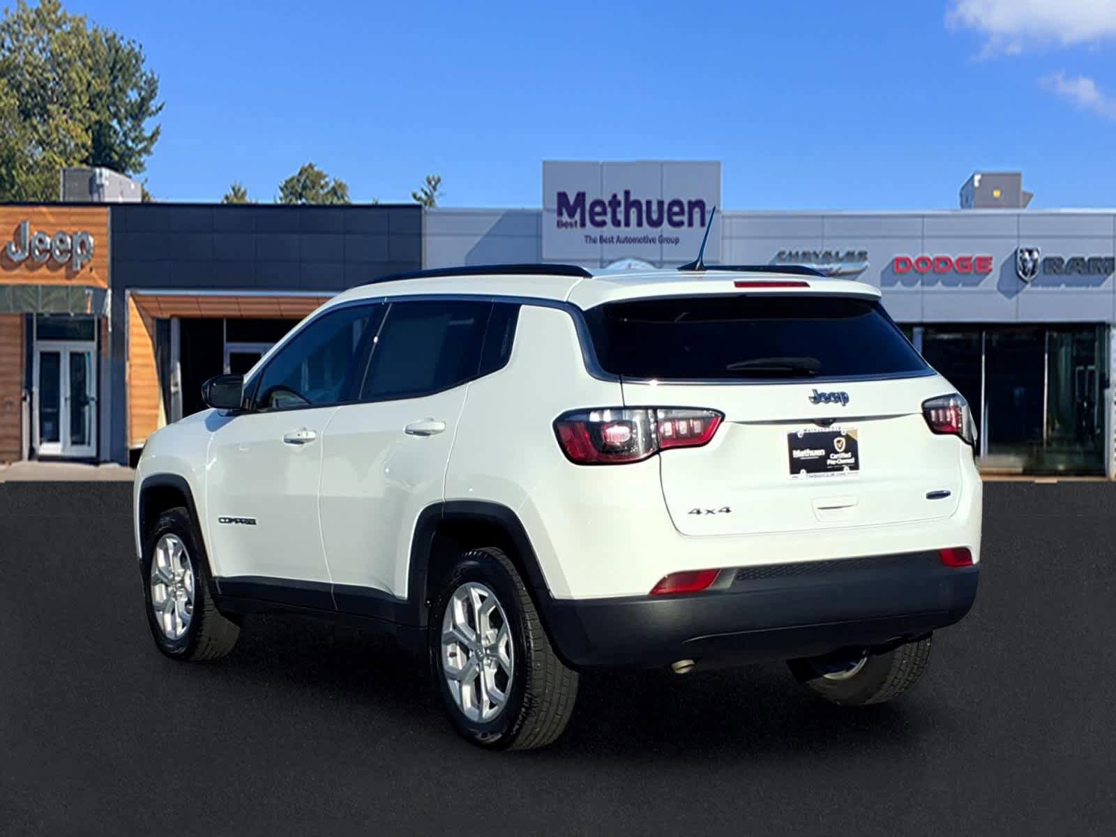 Used 2024 Jeep Compass Latitude AWD/4WD image 6