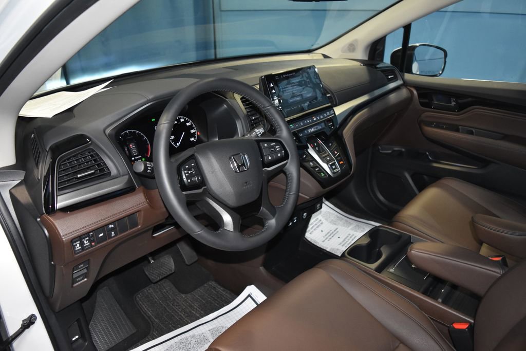 Used 2026 Honda Odyssey Touring image 2