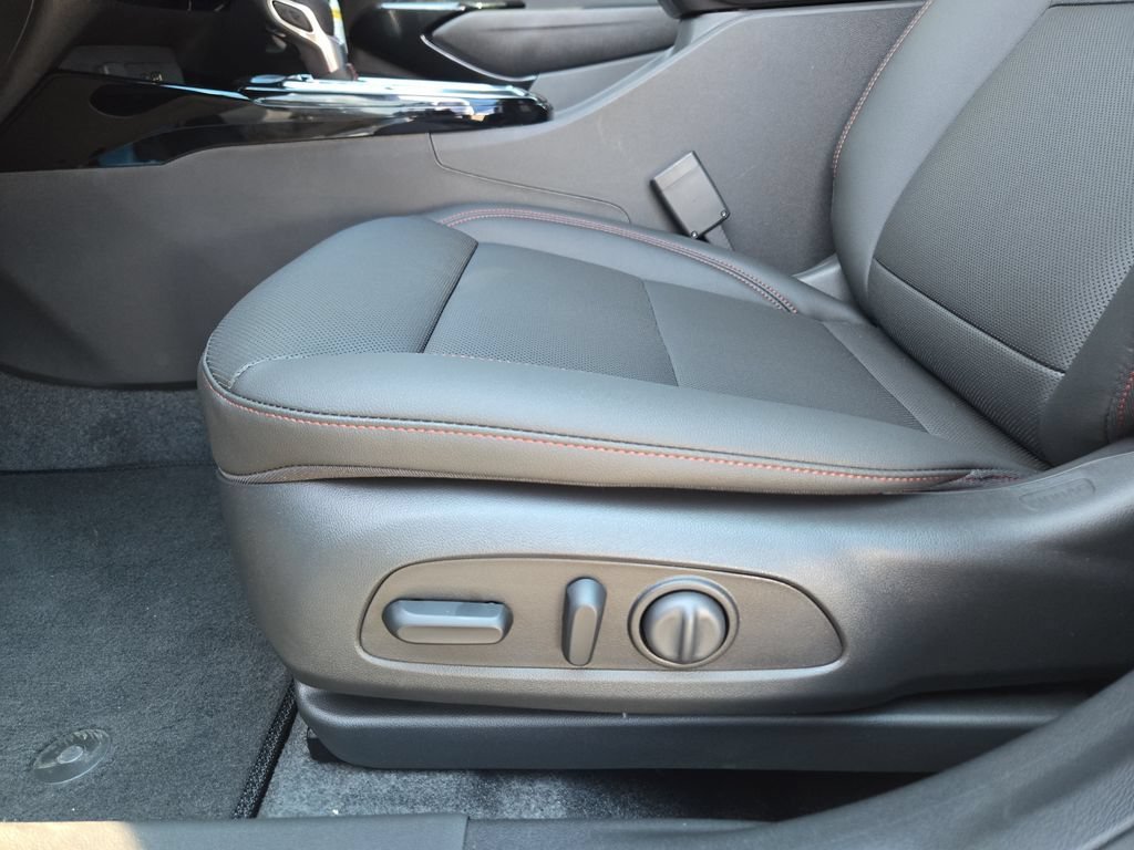 New 2026 Chevrolet Trax RS w/ Sunroof Package FWD image 13