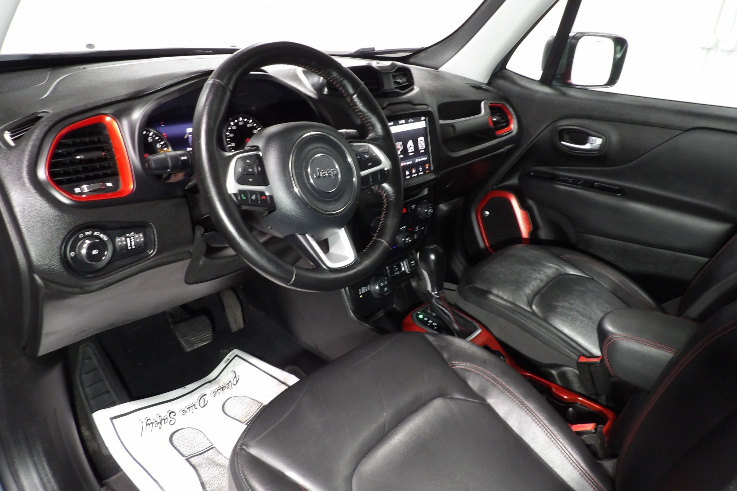 Used 2018 Jeep Renegade Trailhawk AWD/4WD image 13