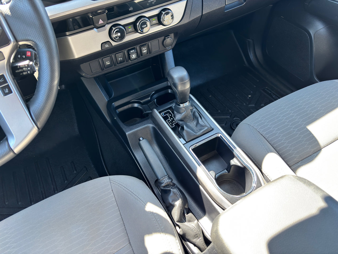 Used 2018 Toyota Tacoma SR5 image 18