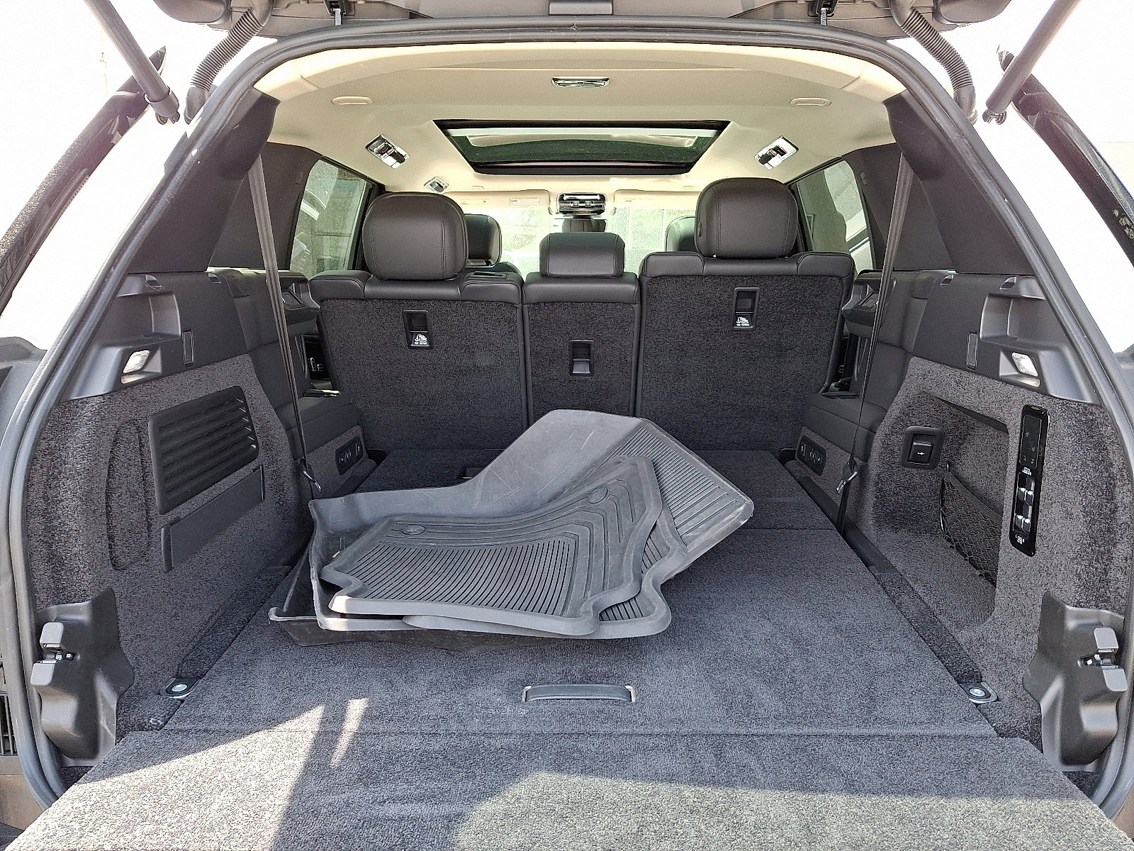 Certified 2024 Land Rover Range Rover Long Wheelbase SE image 28