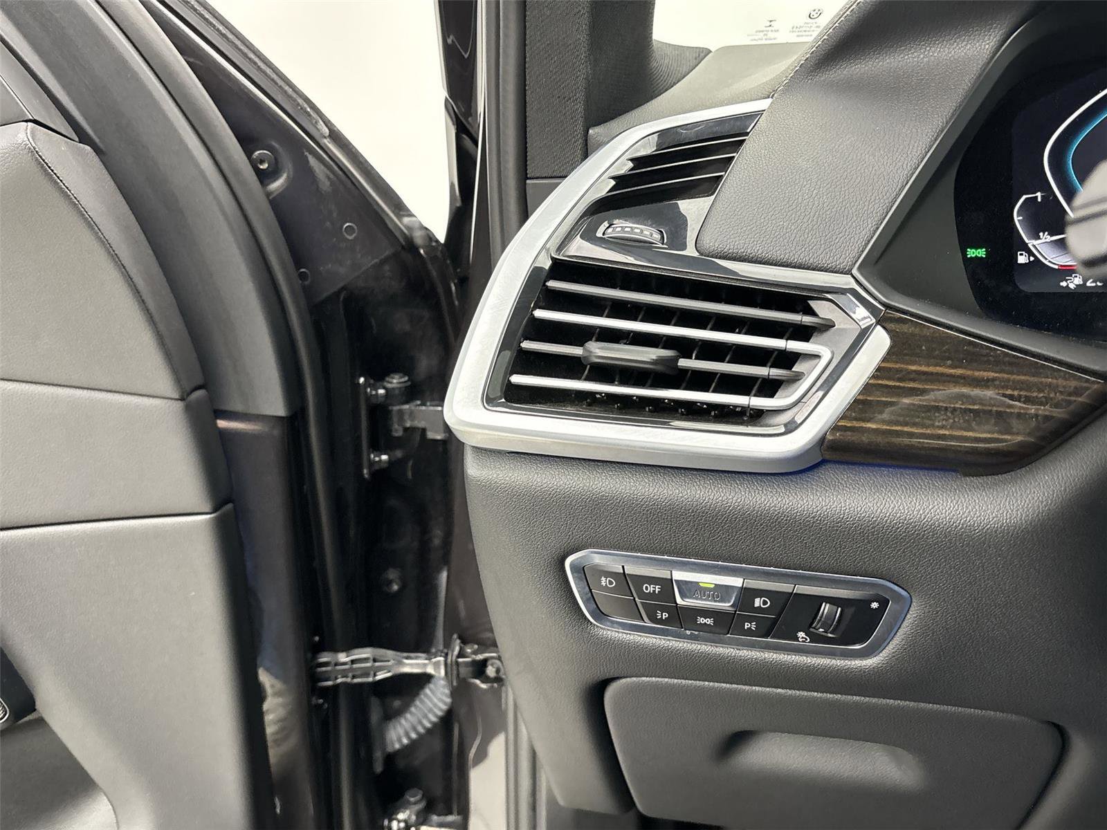 Used 2021 BMW X5 xDrive45e w/ Premium Package image 31