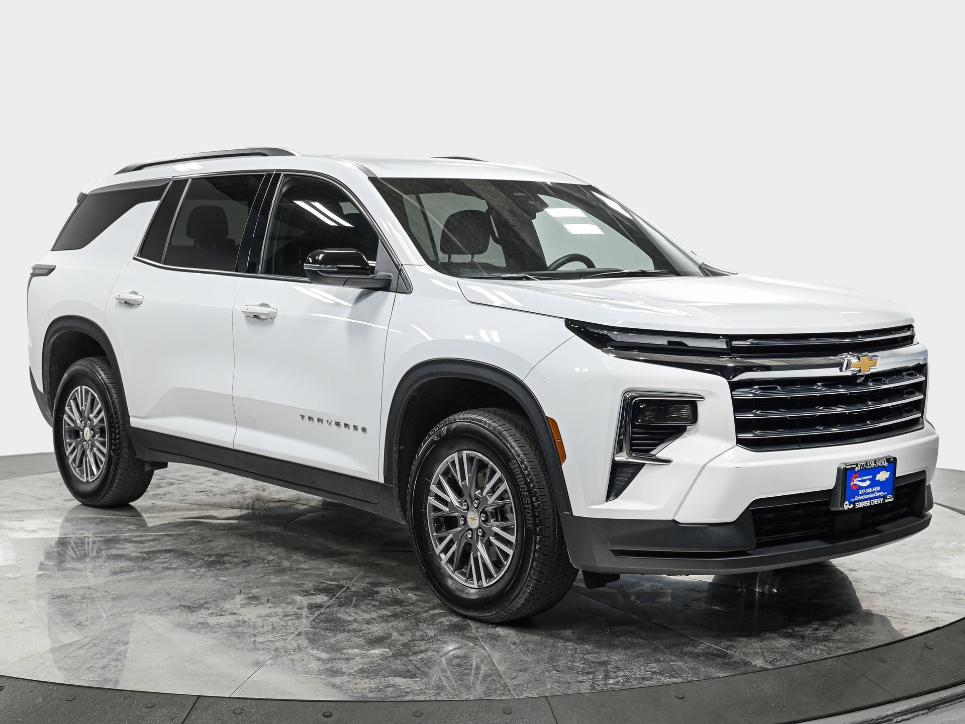 Used 2025 Chevrolet Traverse LT FWD image 9