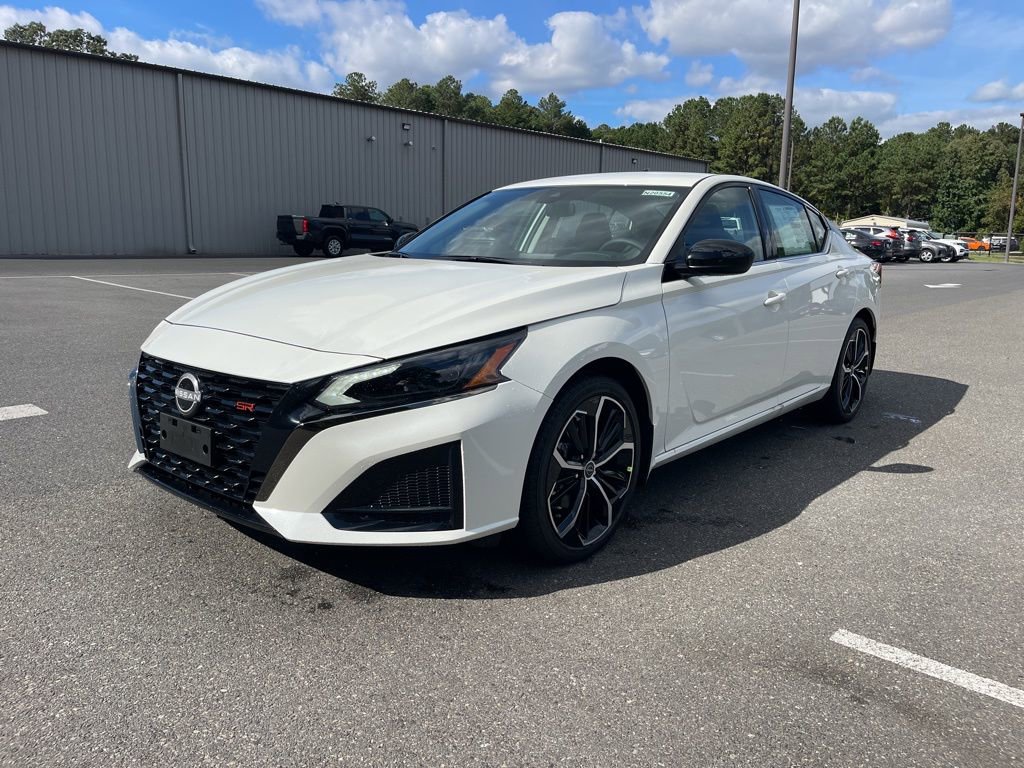 New 2025 Nissan Altima 2.5 SR image 2