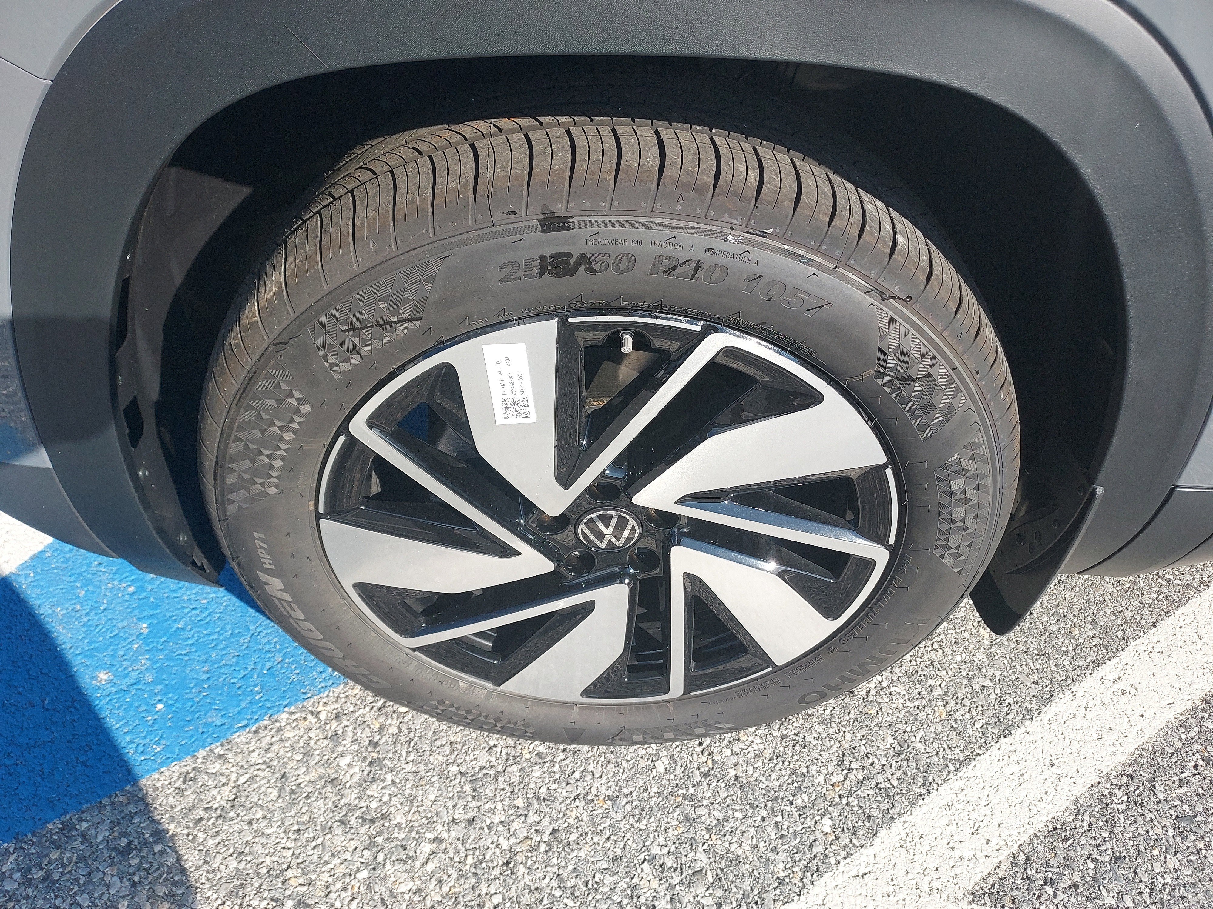 New 2026 Volkswagen Atlas SEL image 9