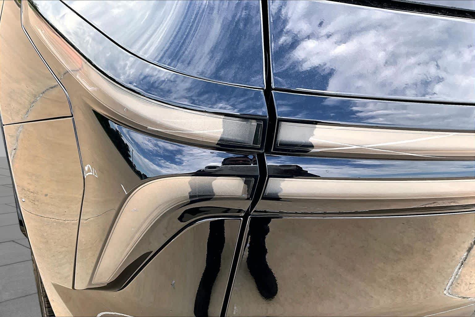 Used 2025 Chevrolet Traverse High Country w/ LPO, Floor Liner Package FWD image 28