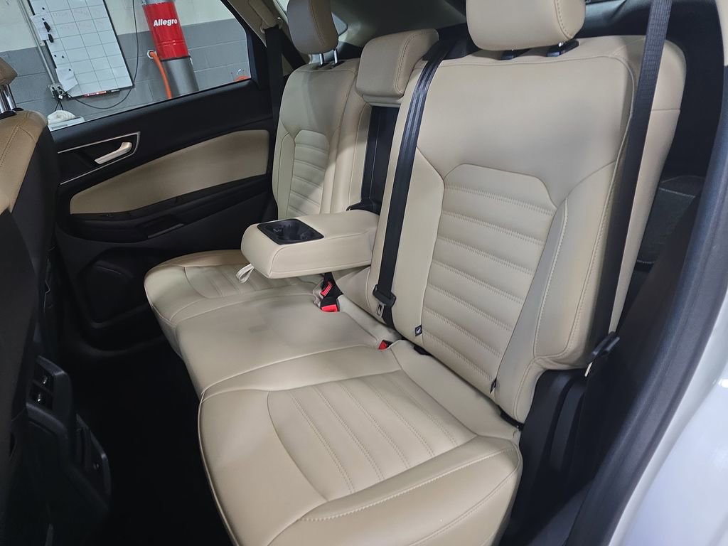 Used 2022 Ford Edge SEL image 15