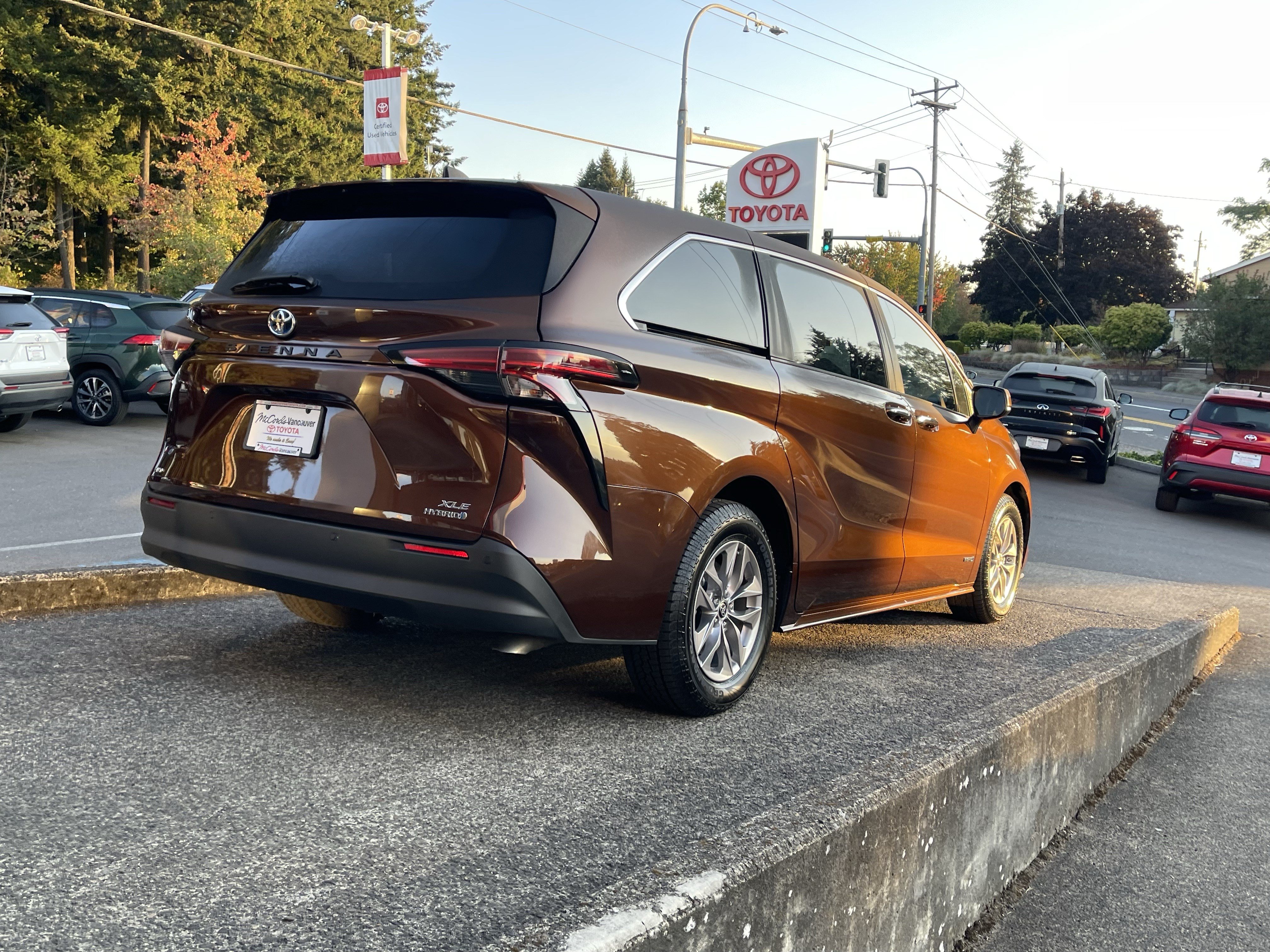 Certified 2021 Toyota Sienna XLE AWD/4WD image 9