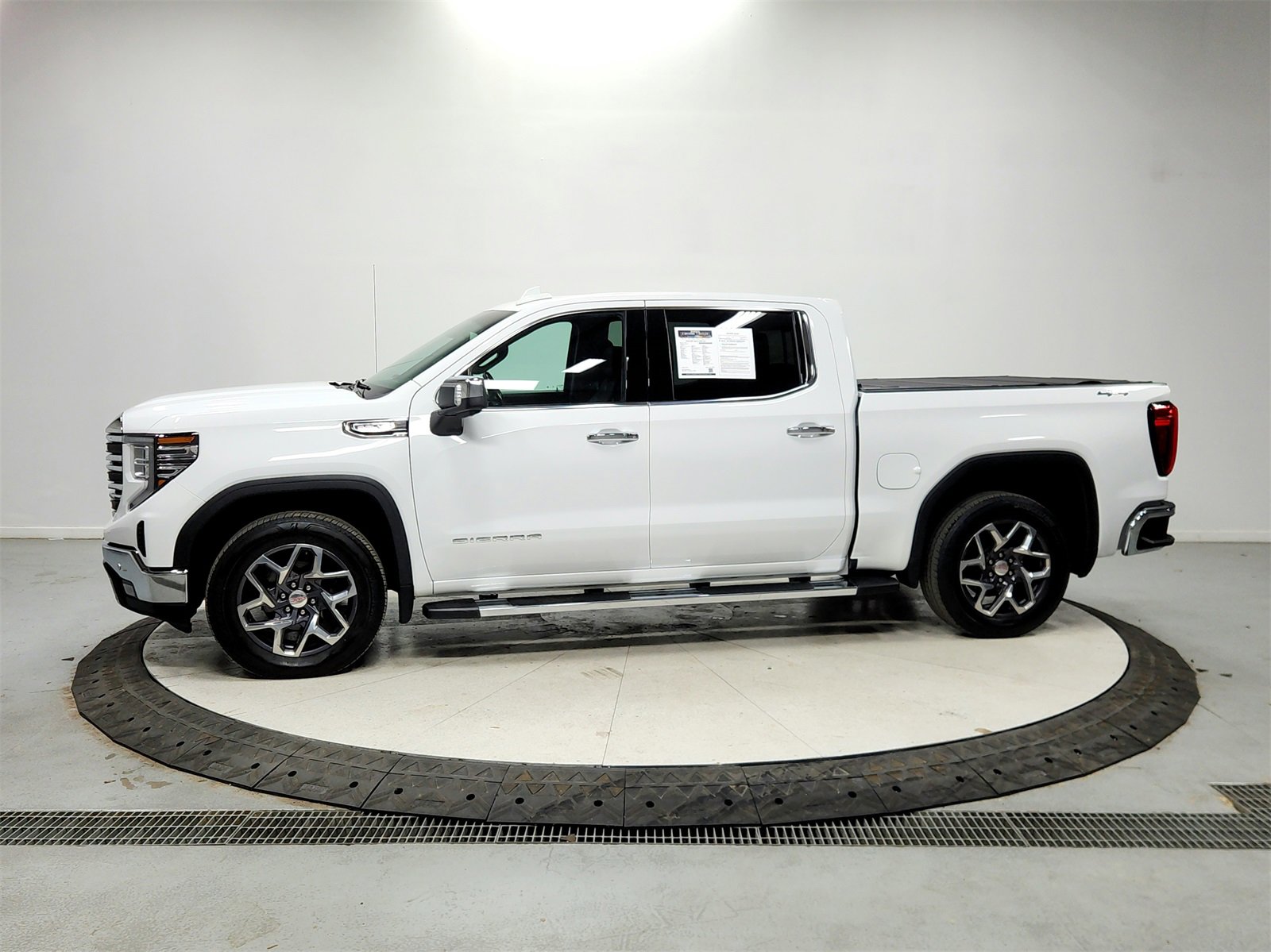 Used 2022 GMC Sierra 1500 SLT w/ SLT Premium Plus Package image 4