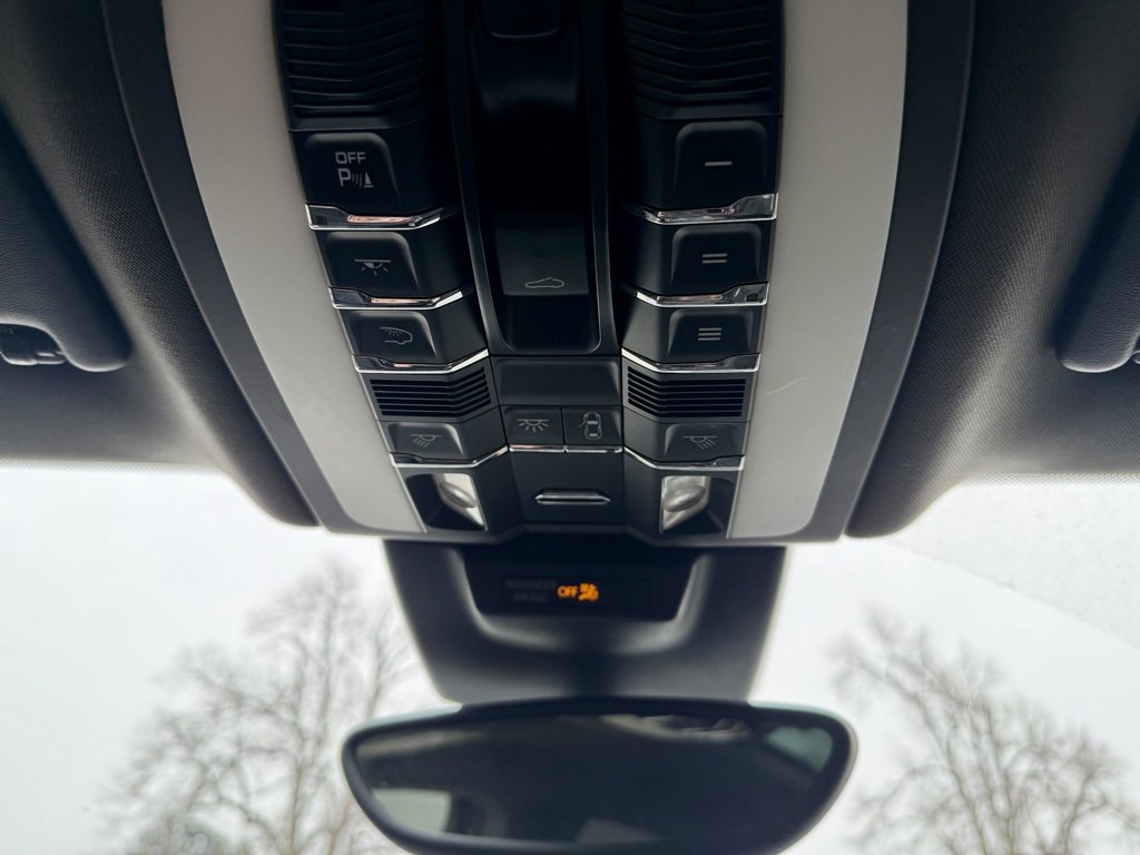 Used 2018 Porsche Macan image 45