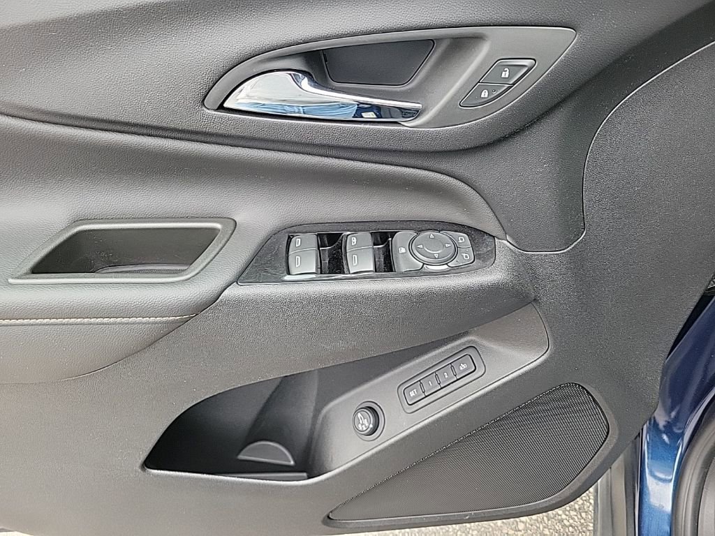 Used 2023 Chevrolet Equinox Premier image 12