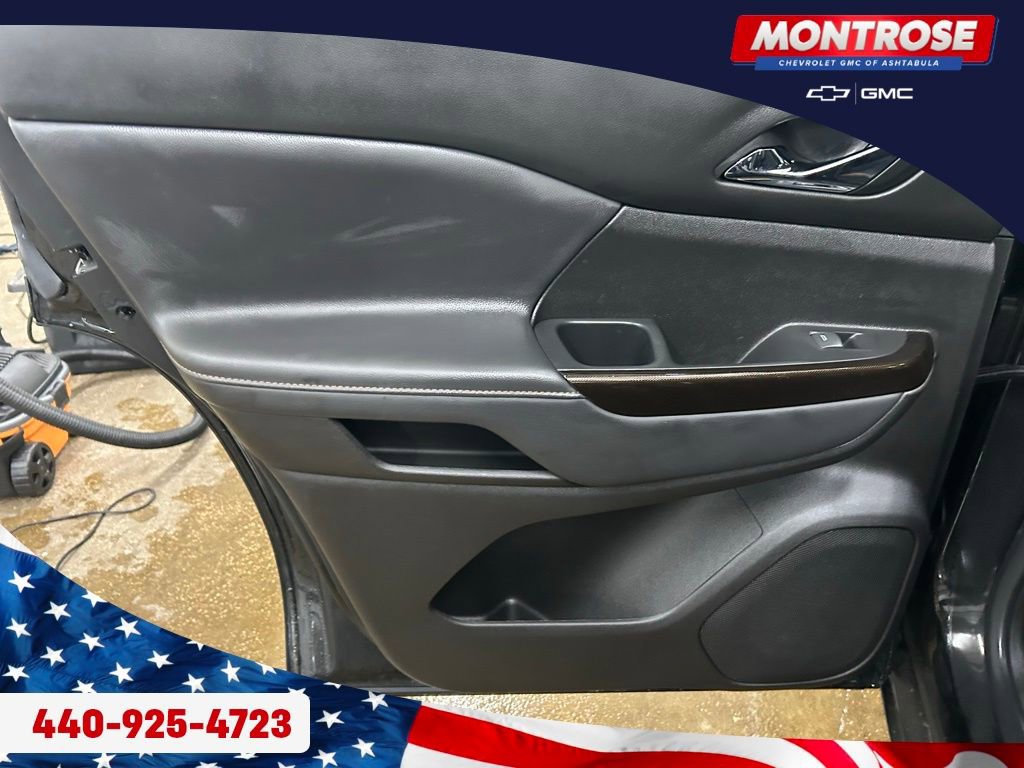 Used 2023 GMC Acadia AT4 w/ Technology Package image 21