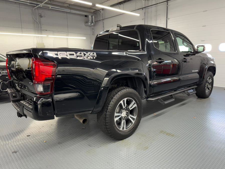 Used 2018 Toyota Tacoma TRD Sport image 8