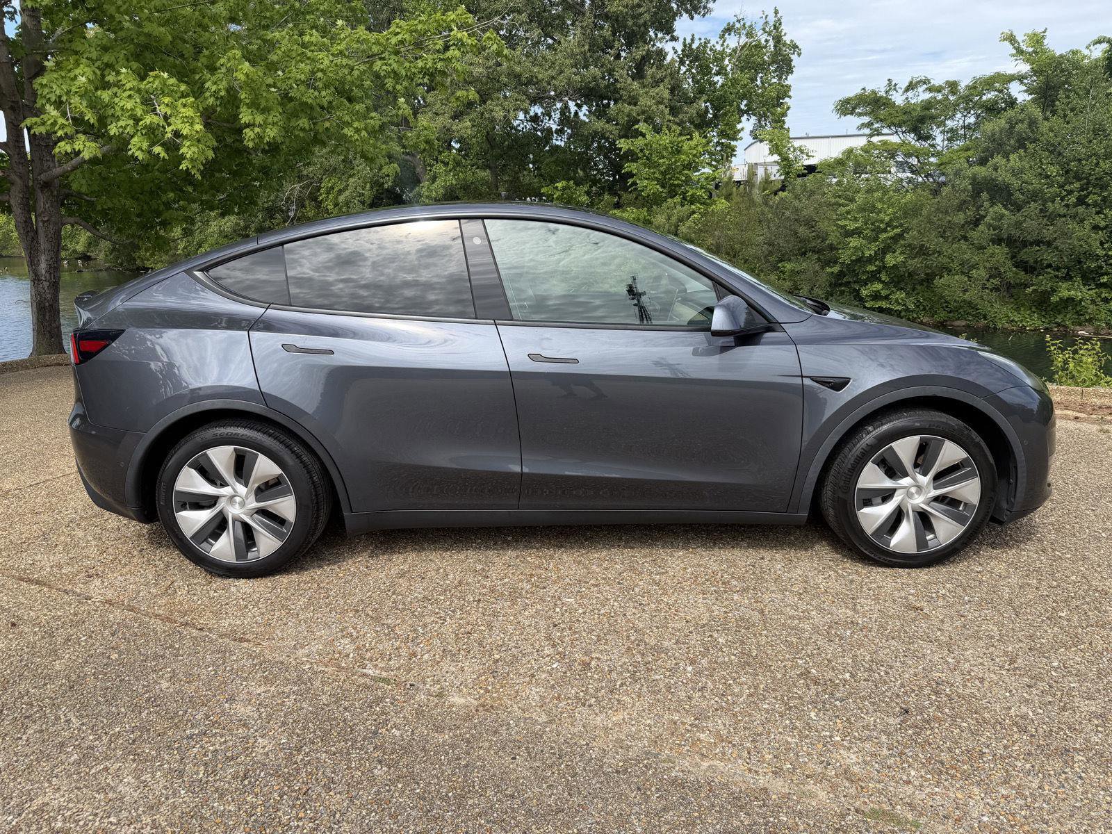 Used 2021 Tesla Model Y 2WD image 2