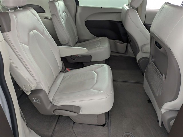 Used 2021 Chrysler Pacifica Touring-L image 38