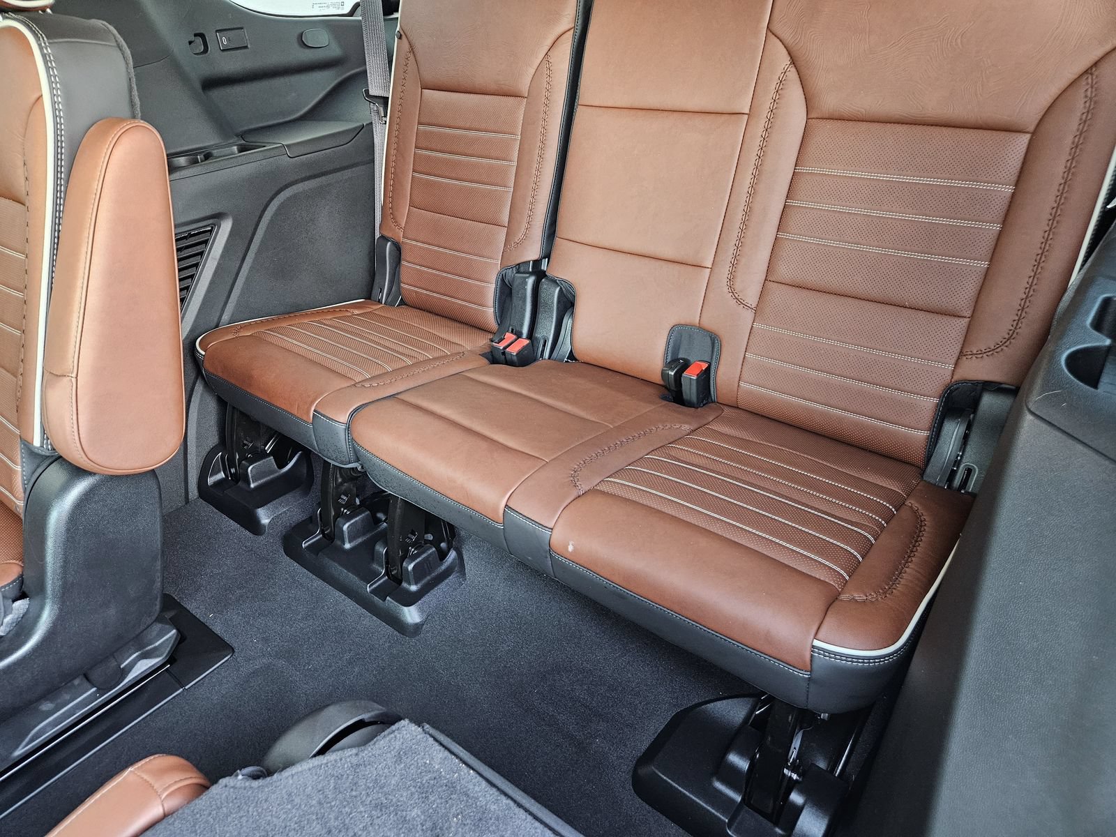 Used 2024 GMC Yukon Denali Ultimate AWD/4WD image 34