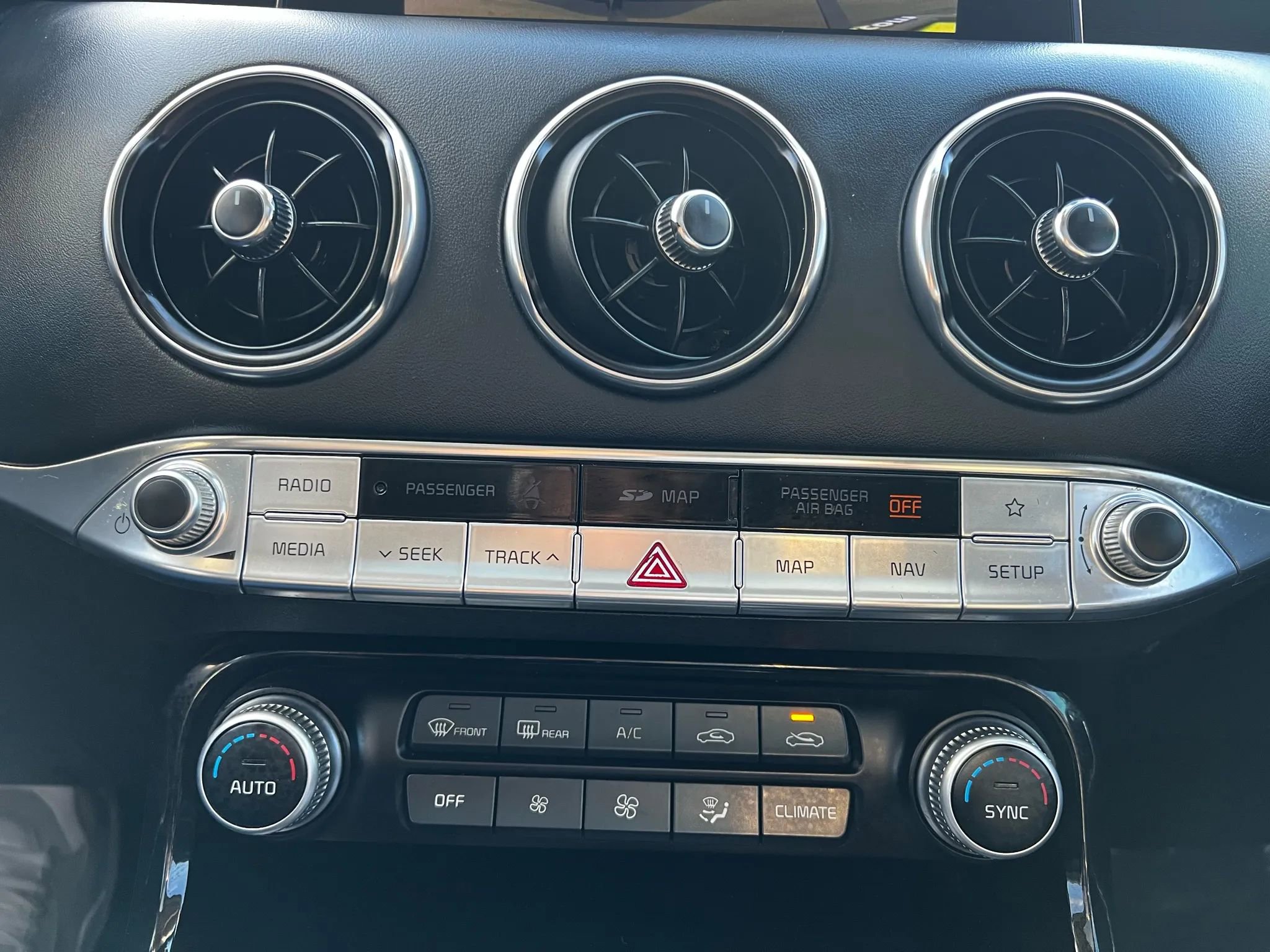 Used 2018 Kia Stinger Premium image 30