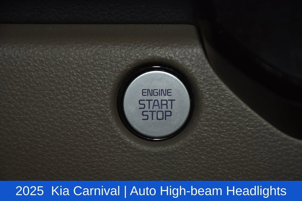 Used 2025 Kia Carnival image 14