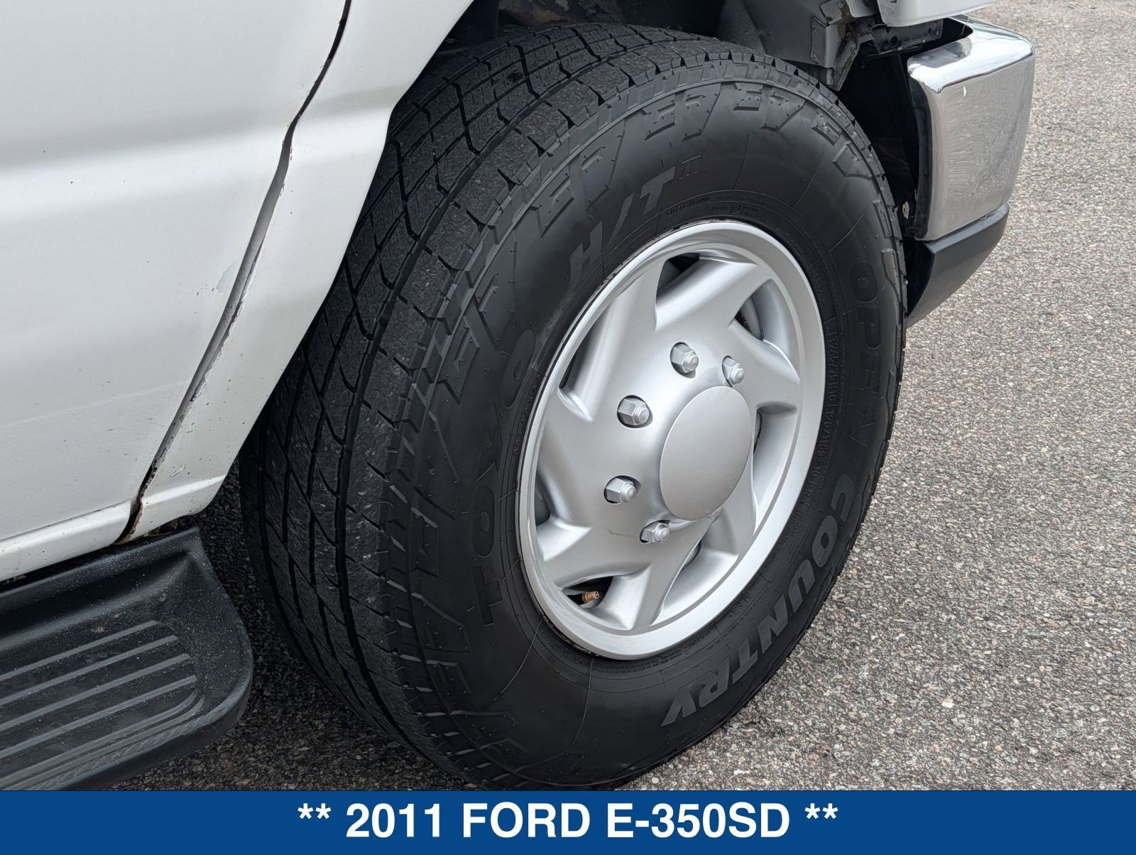 Used 2011 Ford E-350 and Econoline 350 XLT image 12