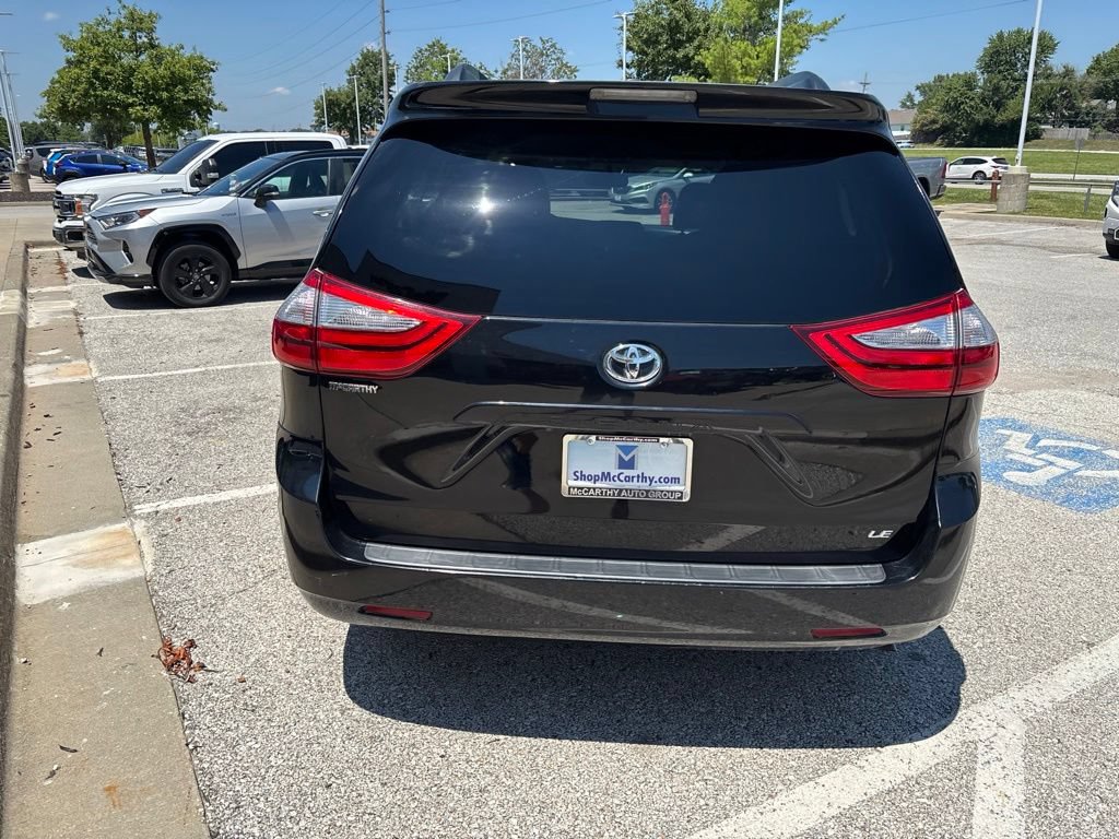 Used 2017 Toyota Sienna LE FWD image 29