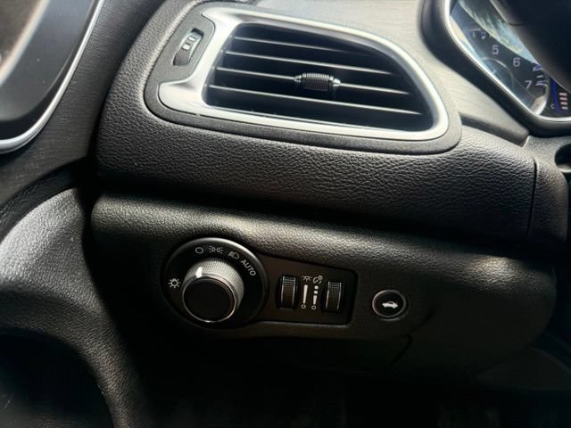 Used 2015 Chrysler 200 Limited w/ Convenience Group FWD image 20