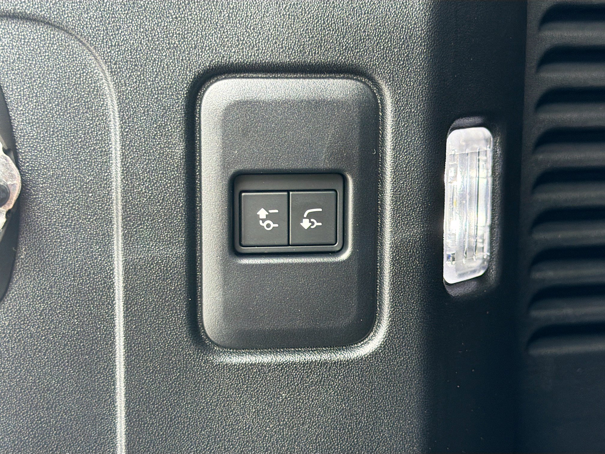 New 2026 Land Rover Defender 130 X-Dynamic SE AWD/4WD image 45