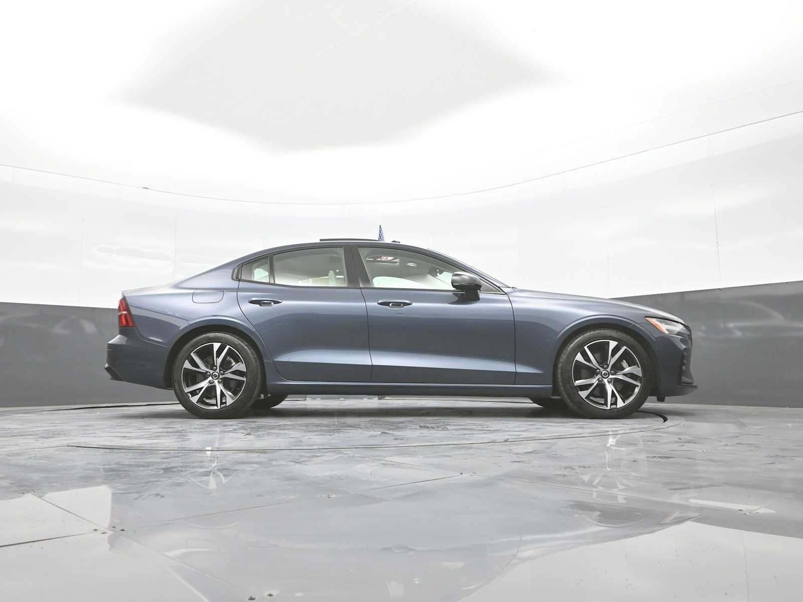 Used 2024 Volvo S60 B5 Plus AWD/4WD image 44