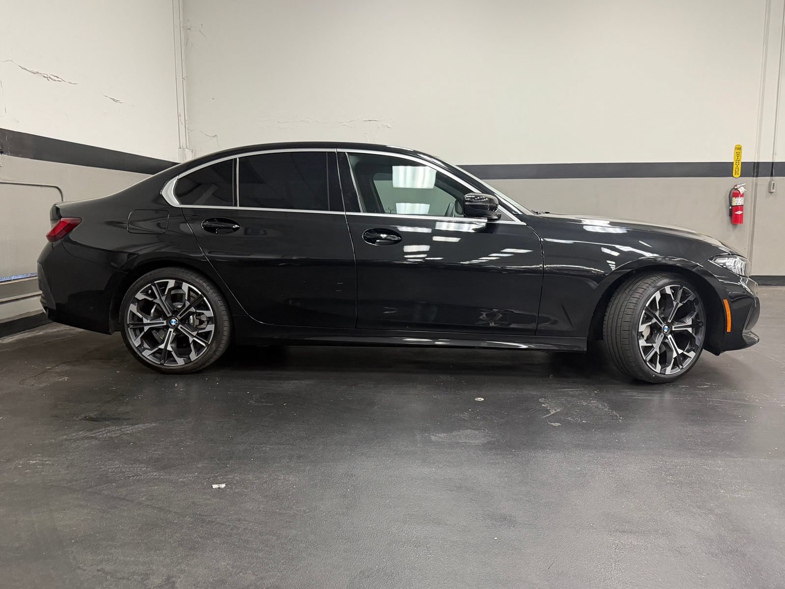 Used 2025 BMW 330i Sedan w/ Convenience Package RWD image 5