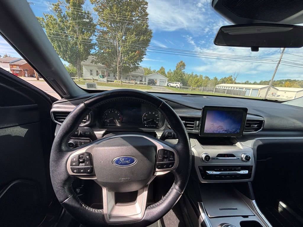 Used 2022 Ford Explorer XLT w/ Equipment Group 202A image 2