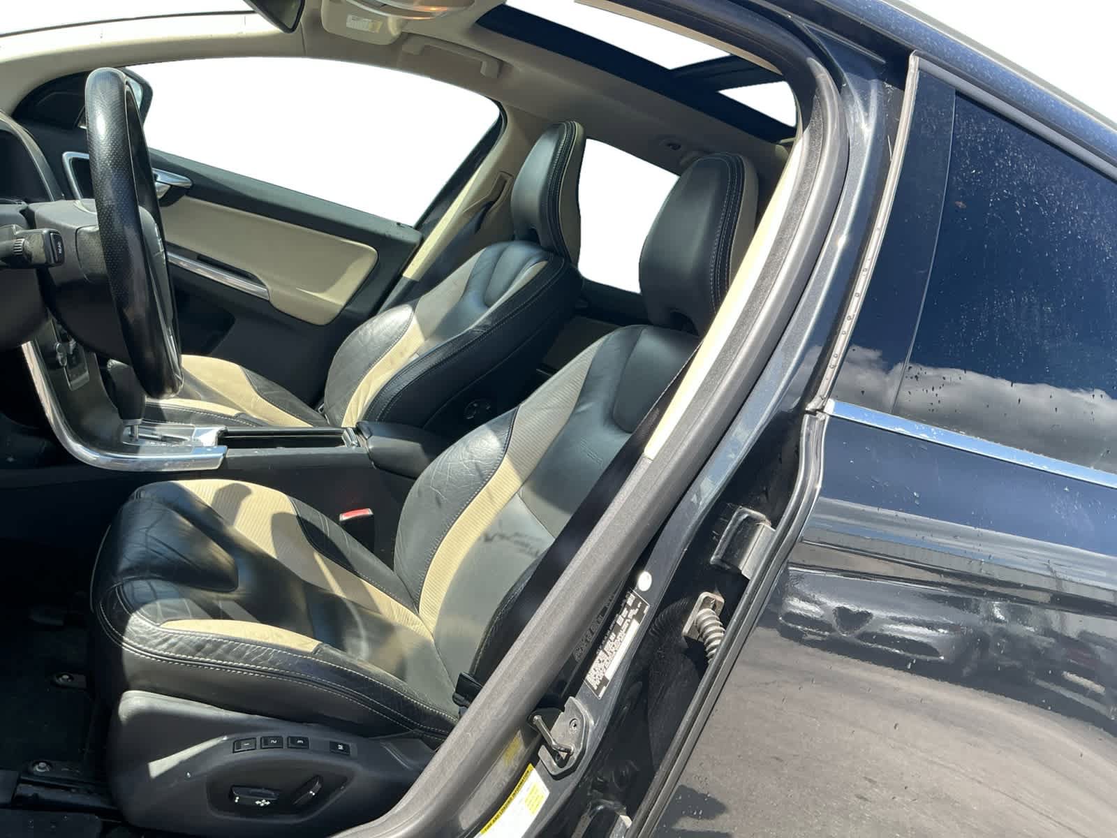 Used 2012 Volvo XC60 T6 AWD/4WD image 9