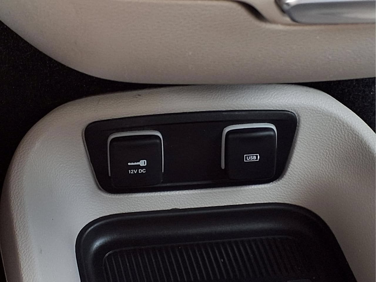 Used 2018 Chrysler Pacifica Touring-L FWD image 19