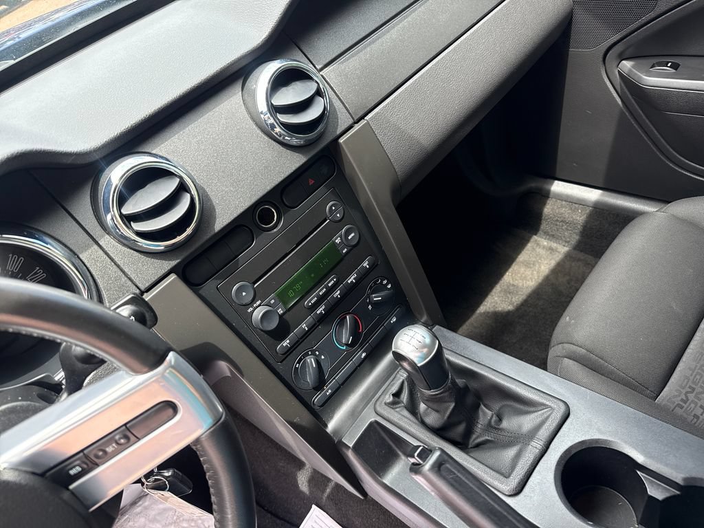 Used 2005 Ford Mustang Coupe RWD image 18