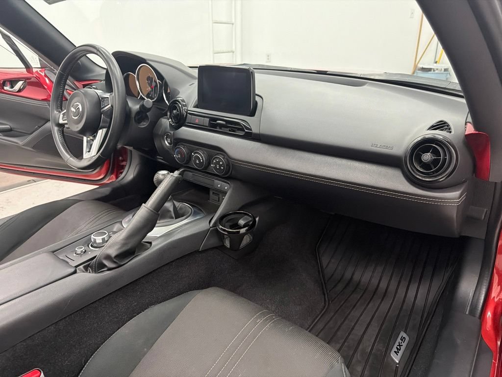 Used 2021 MAZDA MX-5 Miata Club RWD image 20